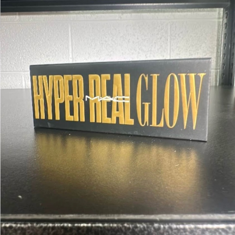 MAC Hyper Real Glow Palette Get it Glowing